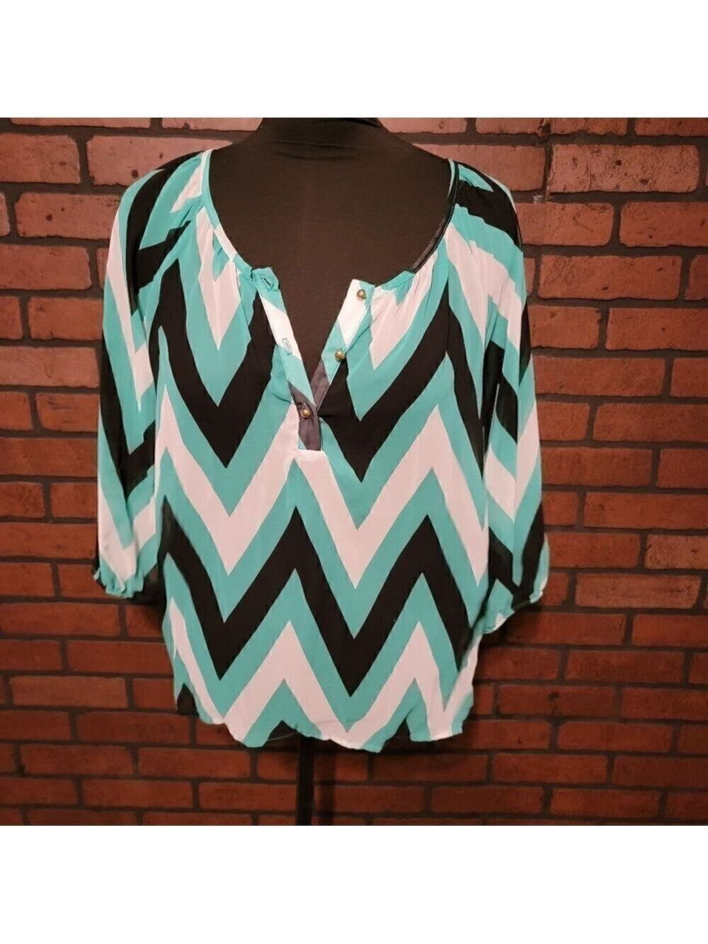 Tyche sheer green/black/white chevron shirt. 3/4 sleeve w/elastic cuffs.